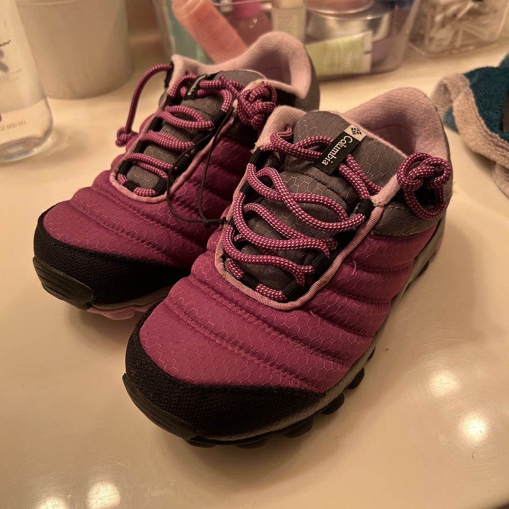 Columbia big kids hiking shoes size 2